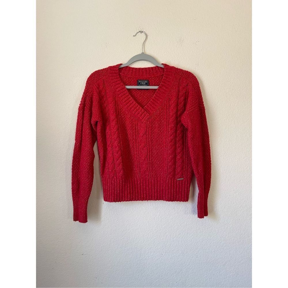 Abercrombie and Fitch red cable knit v neck sweater‎ size small